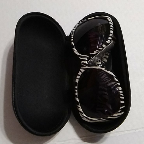 Nwt Black & White Sunglasses & Case - Picture 10 of 10
